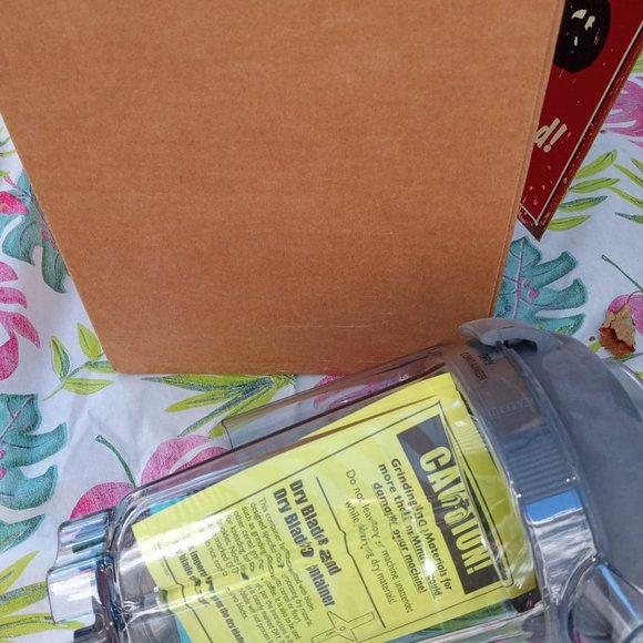 Vitamix dry Blade 32 oz Container - Picture 3 of 3